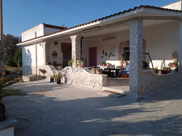 casa indipendente in vendita a Latiano