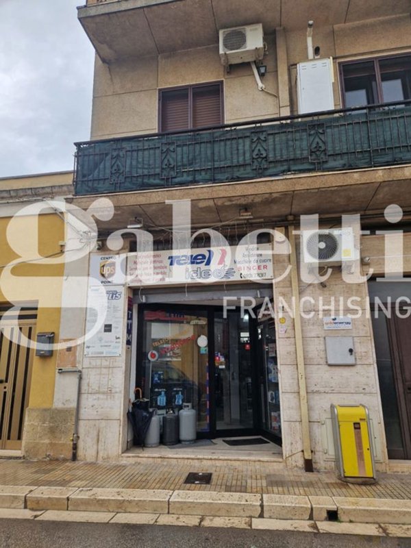 locale commerciale in vendita a Mesagne