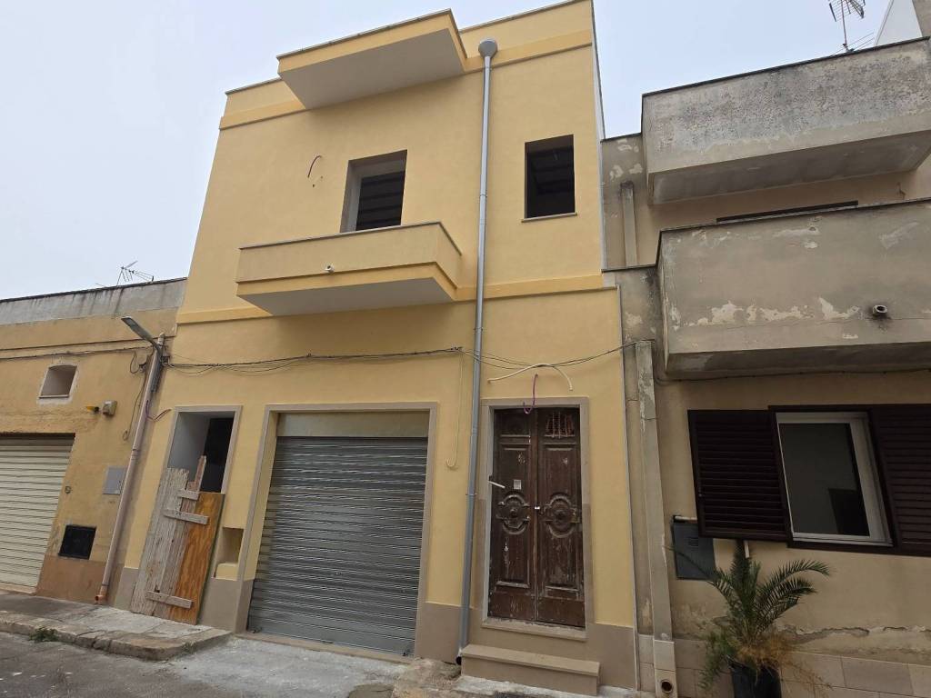 intera palazzina in vendita a Mesagne