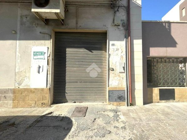 locale commerciale in vendita a Mesagne