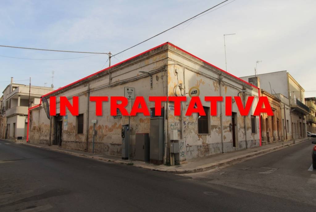 locale commerciale in vendita a Mesagne