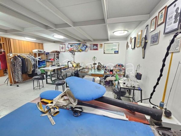 locale commerciale in vendita a Mesagne