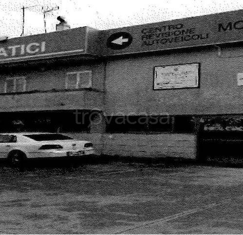 locale commerciale in vendita a Mesagne