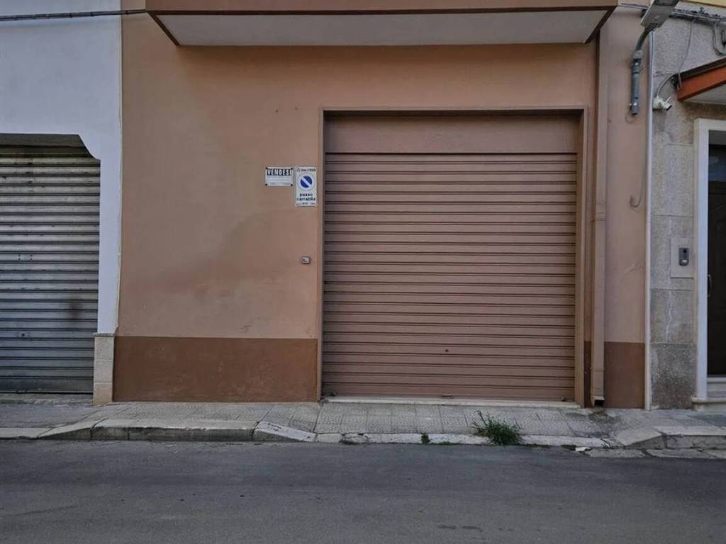 locale commerciale in vendita a Mesagne