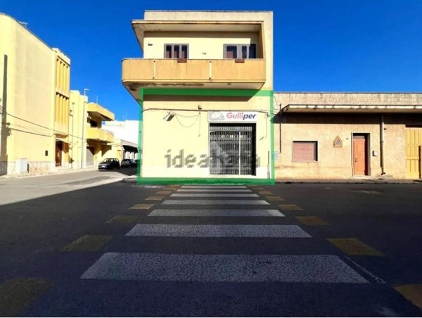 locale commerciale in vendita a Mesagne