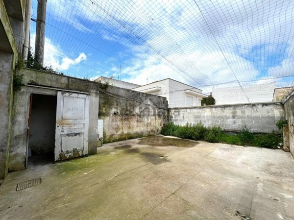 locale di sgombero in vendita a Mesagne