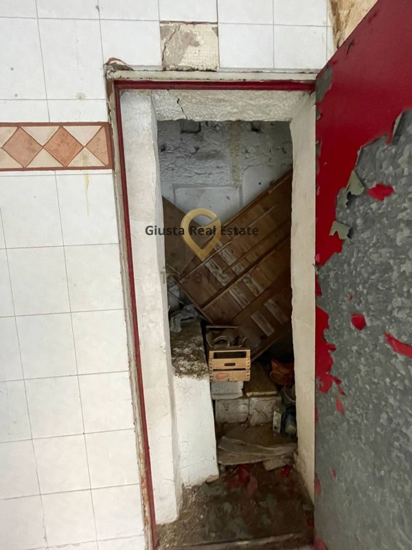 locale commerciale in vendita a Mesagne