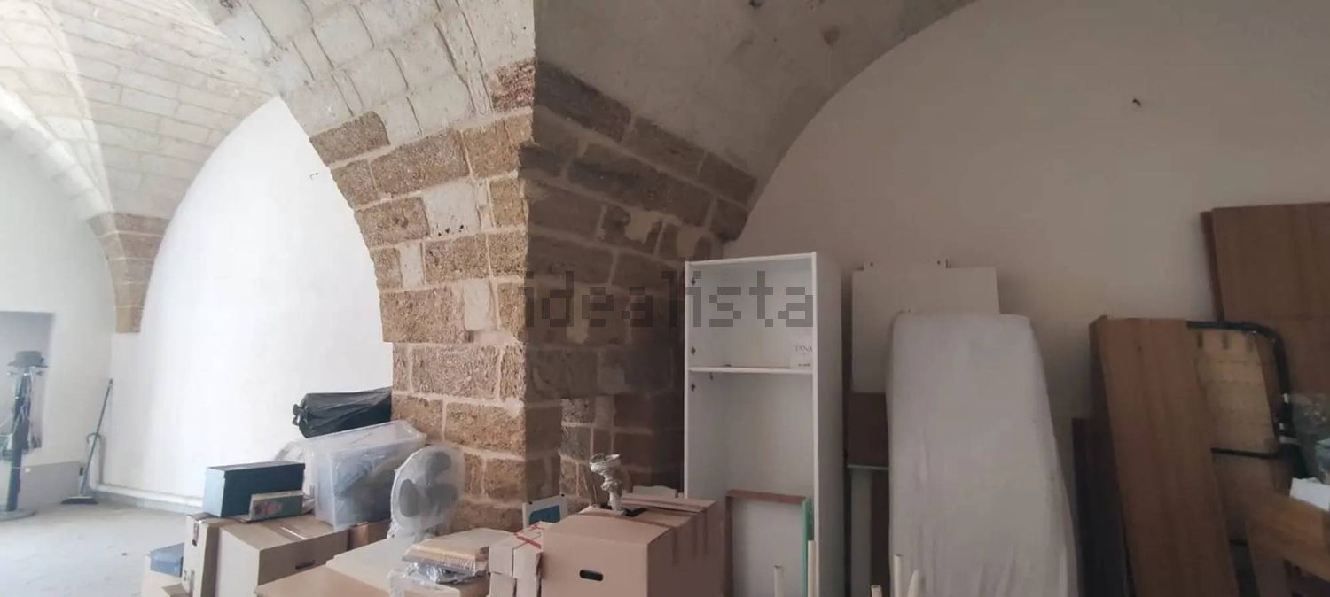 locale commerciale in vendita a Mesagne