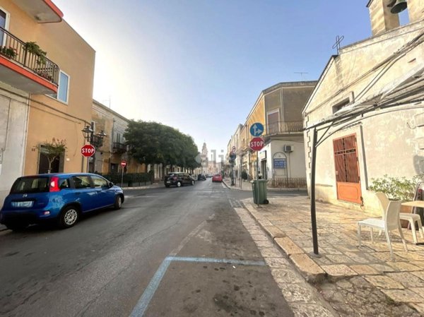 locale commerciale in vendita a Mesagne