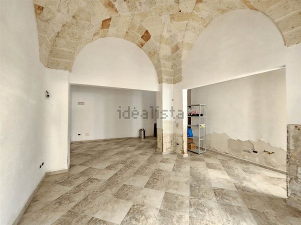 locale commerciale in vendita a Mesagne