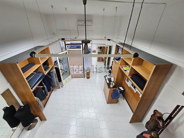 locale commerciale in vendita a Mesagne