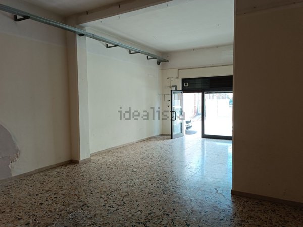 locale commerciale in vendita a Mesagne
