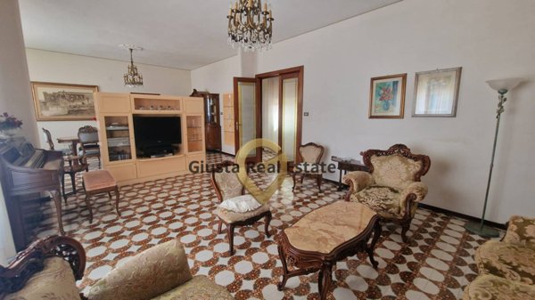 casa indipendente in vendita a Mesagne