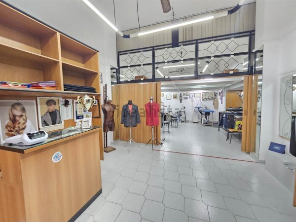 locale commerciale in vendita a Mesagne