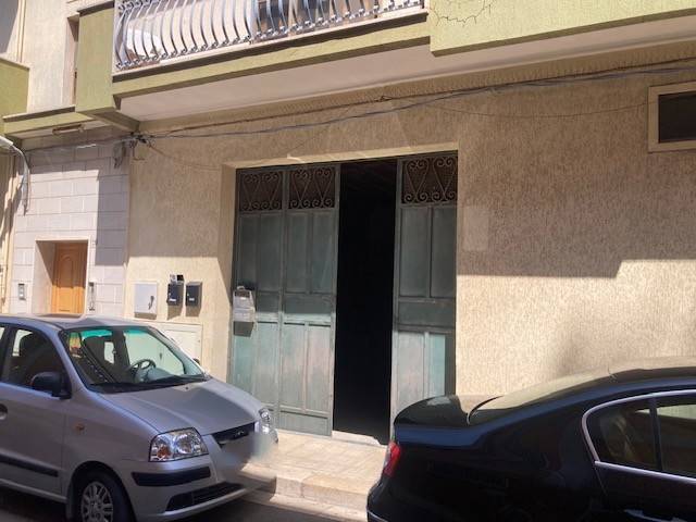 locale commerciale in vendita a Mesagne