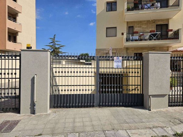 locale commerciale in vendita a Mesagne