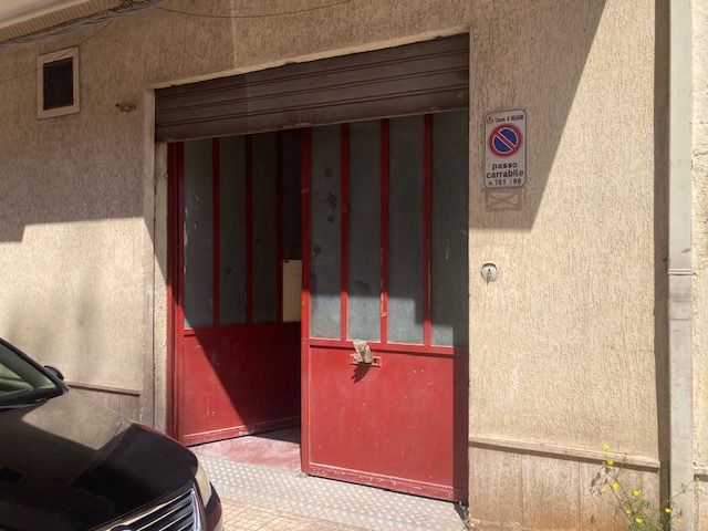 locale commerciale in vendita a Mesagne