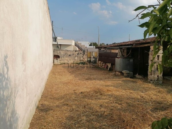 locale di sgombero in vendita a Mesagne