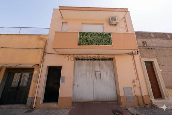 locale commerciale in vendita a Mesagne