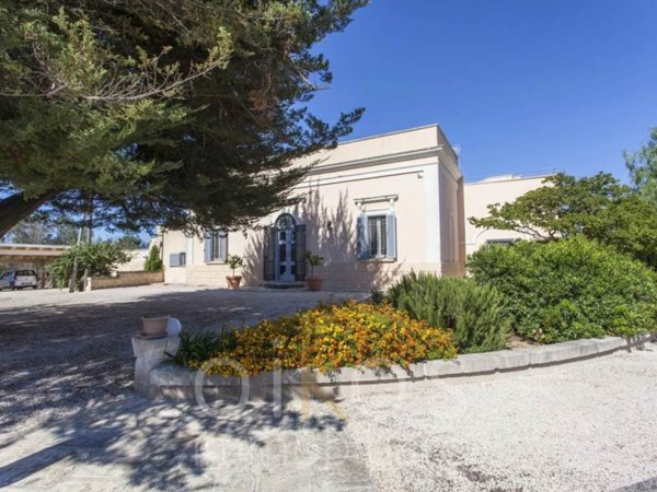 casa indipendente in vendita ad Oria