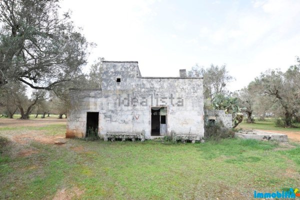 quadrivano in vendita ad Oria