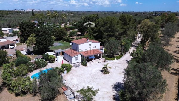 casa indipendente in vendita ad Oria