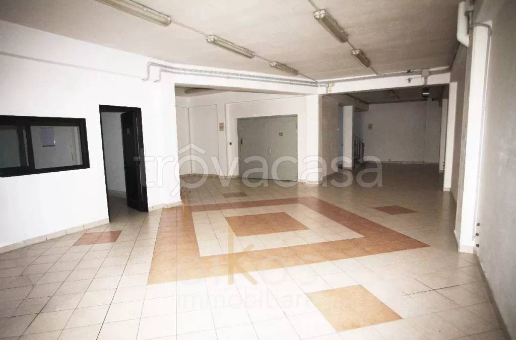 negozio in vendita ad Oria