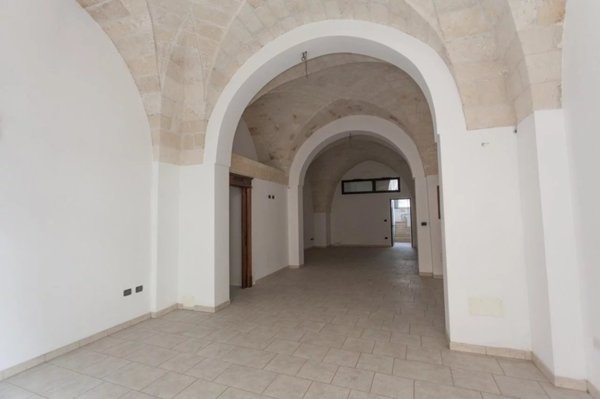 locale commerciale in vendita ad Oria