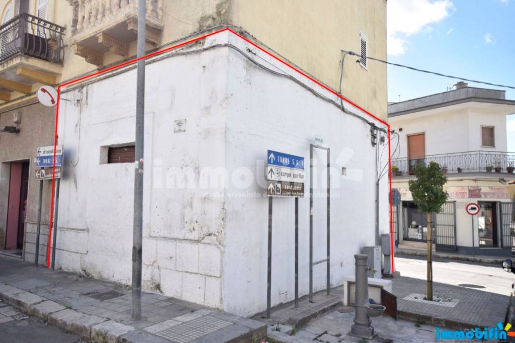 quadrivano in vendita ad Oria