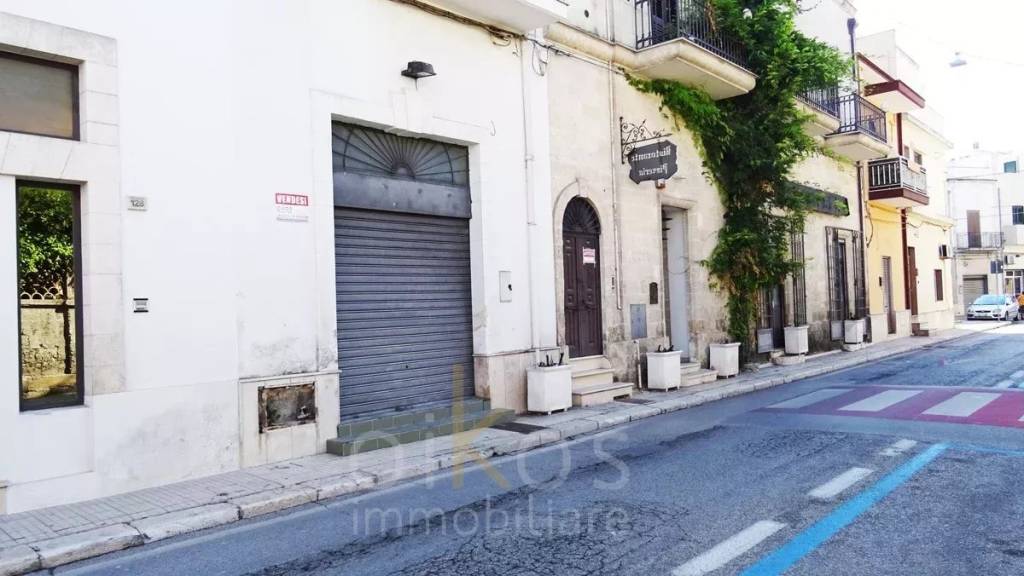 locale commerciale in vendita ad Oria