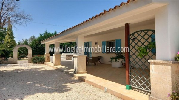 casa indipendente in vendita ad Oria