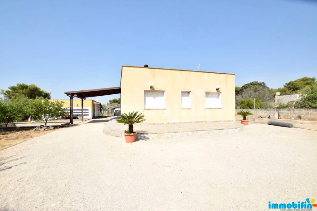 casa indipendente in vendita ad Oria