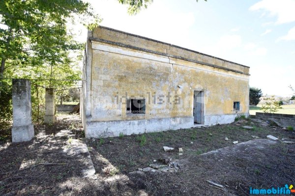 quadrivano in vendita ad Oria