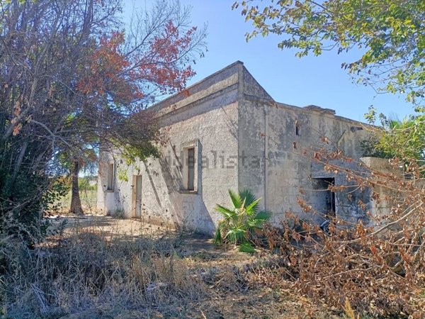 quadrivano in vendita ad Oria