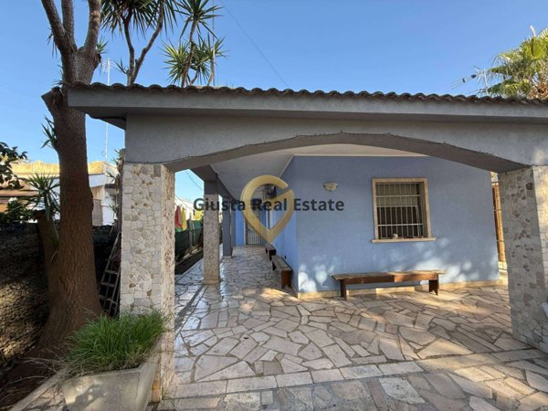 casa indipendente in vendita ad Oria