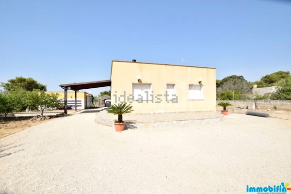 casa indipendente in vendita ad Oria