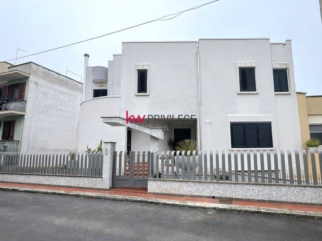 casa indipendente in vendita ad Oria