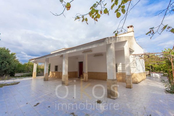 villa in vendita ad Oria