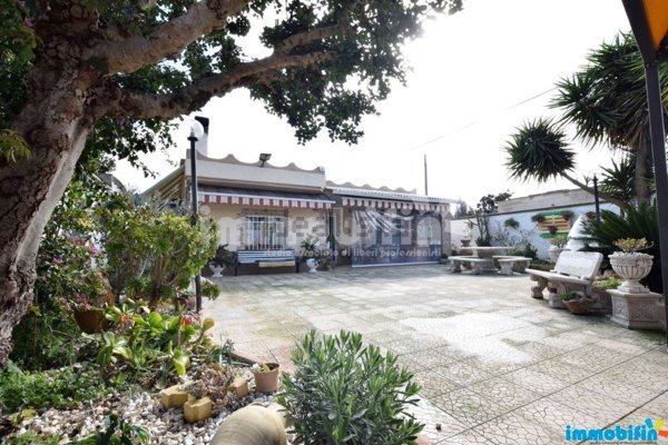 casa indipendente in vendita ad Oria