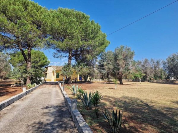 casa indipendente in vendita ad Oria