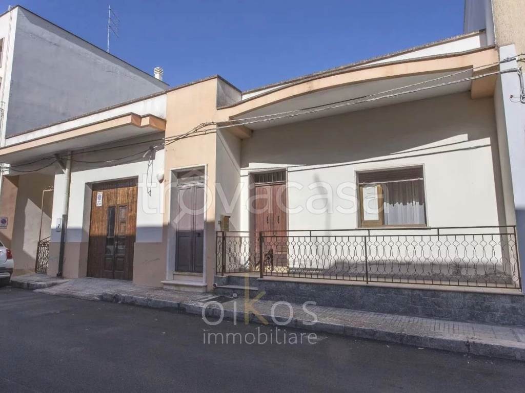 casa indipendente in vendita ad Oria