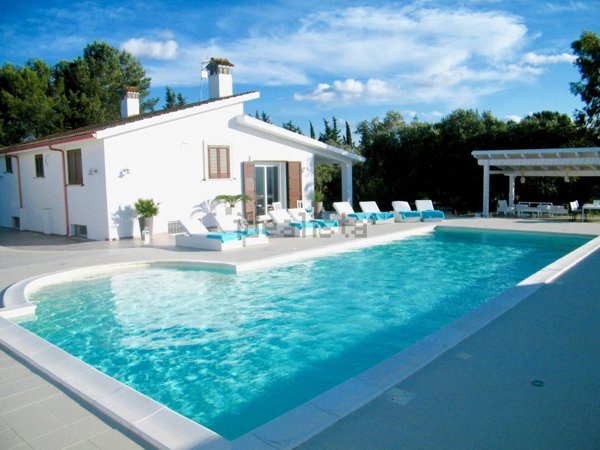 casa indipendente in vendita ad Oria