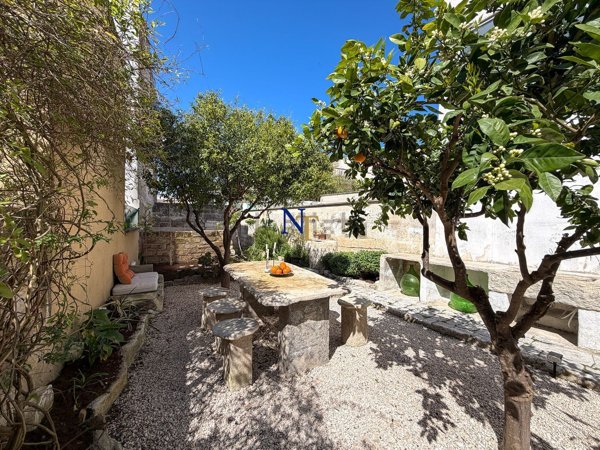 pentavano in vendita ad Oria