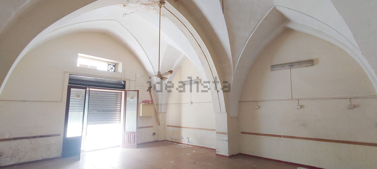 locale commerciale in vendita ad Oria