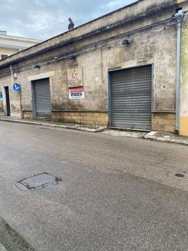 locale commerciale in vendita ad Oria