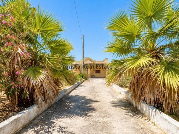 casa indipendente in vendita ad Oria