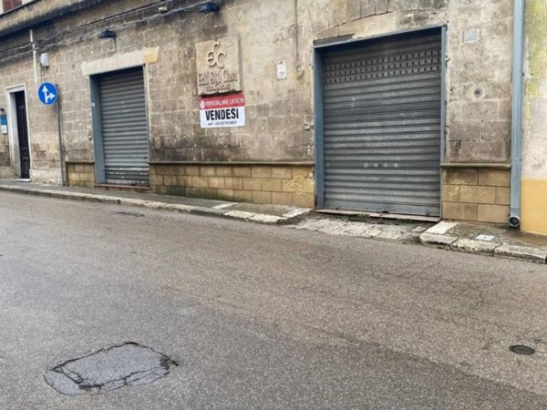 locale commerciale in vendita ad Oria
