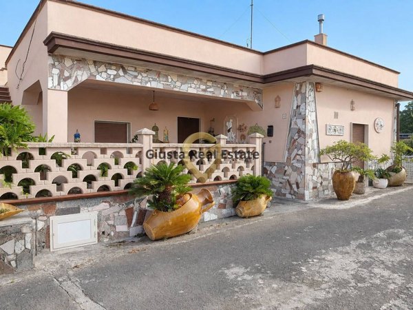casa indipendente in vendita ad Oria