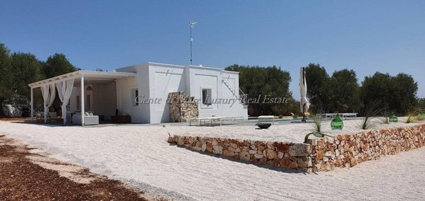 casa indipendente in vendita ad Ostuni in zona Pilone
