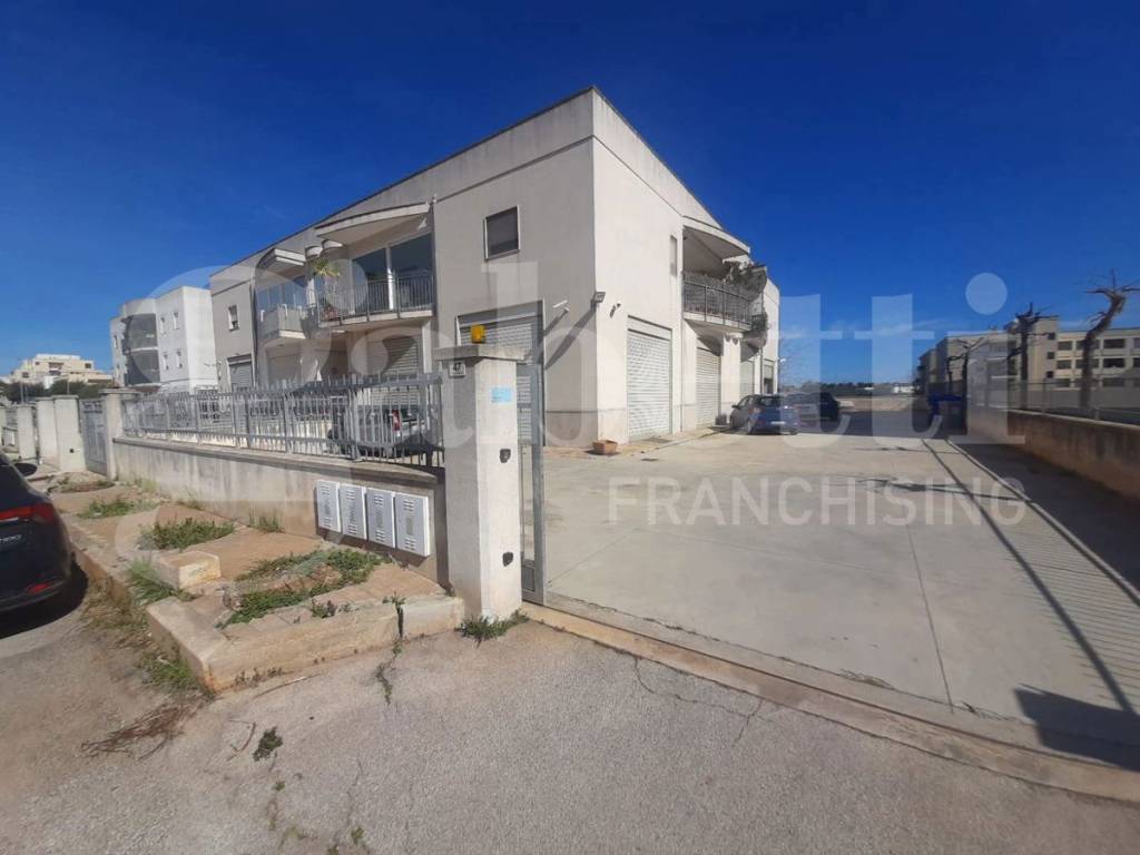 locale commerciale in vendita ad Ostuni